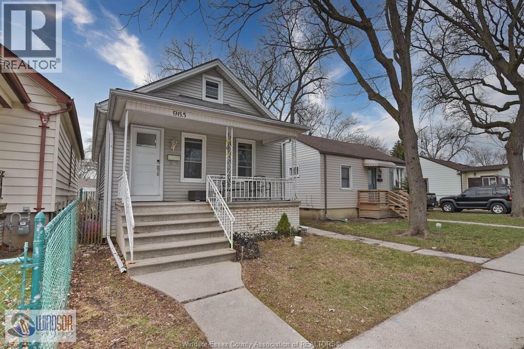 965 Bridge, Windsor, Ontario  N9B 2M9 - Photo 3 - 26006773