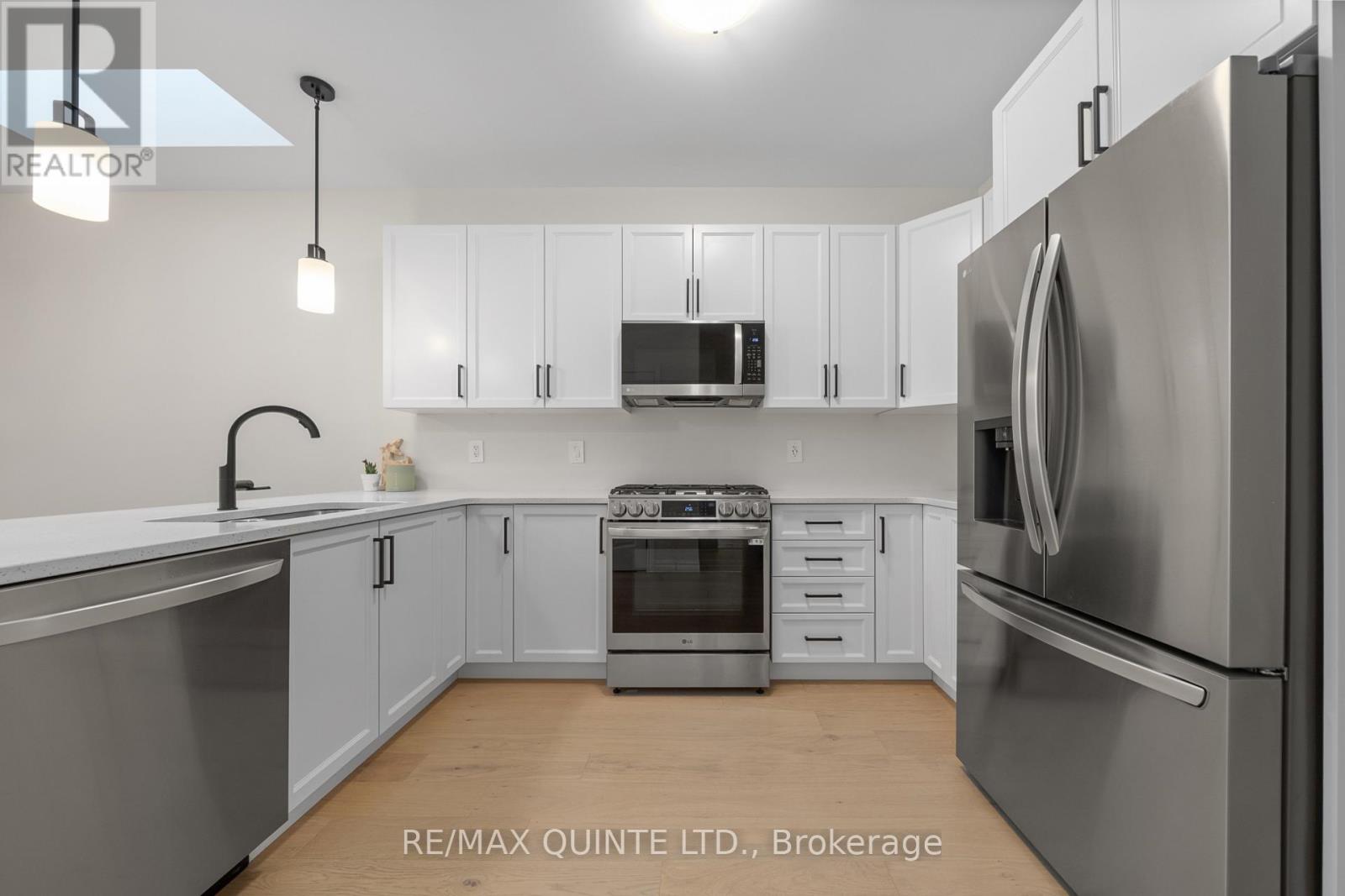 63 Athabaska Drive, Belleville, Ontario  K8N 0T1 - Photo 12 - X12958674