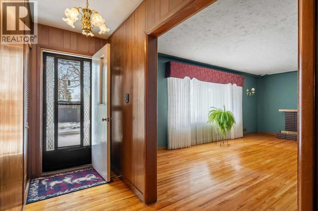 635 36 Street Sw, Calgary, Alberta  T3C 1R1 - Photo 2 - A2294379