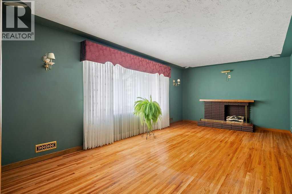 635 36 Street Sw, Calgary, Alberta  T3C 1R1 - Photo 3 - A2294379