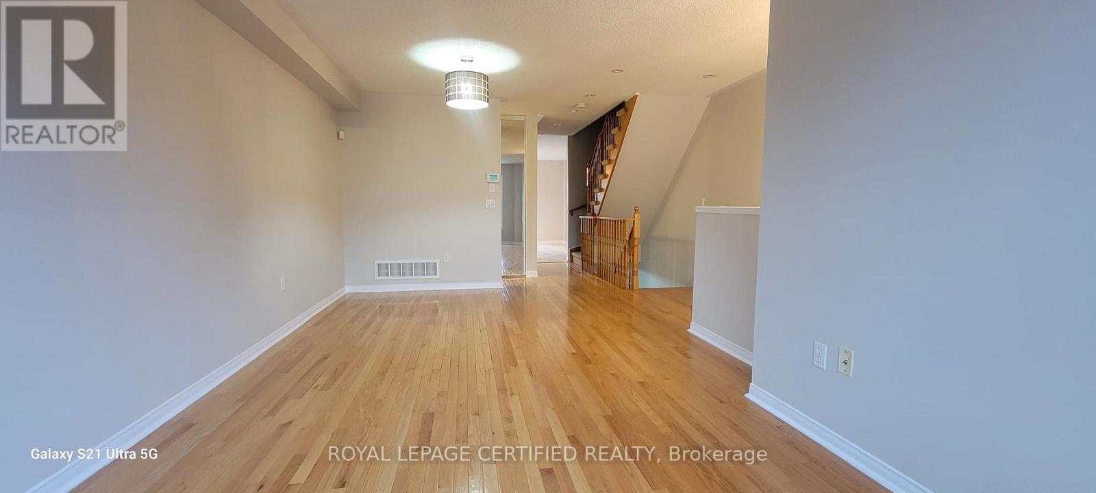 876 Scollard Court, Mississauga, Ontario  L5V 2R5 - Photo 3 - W12957508