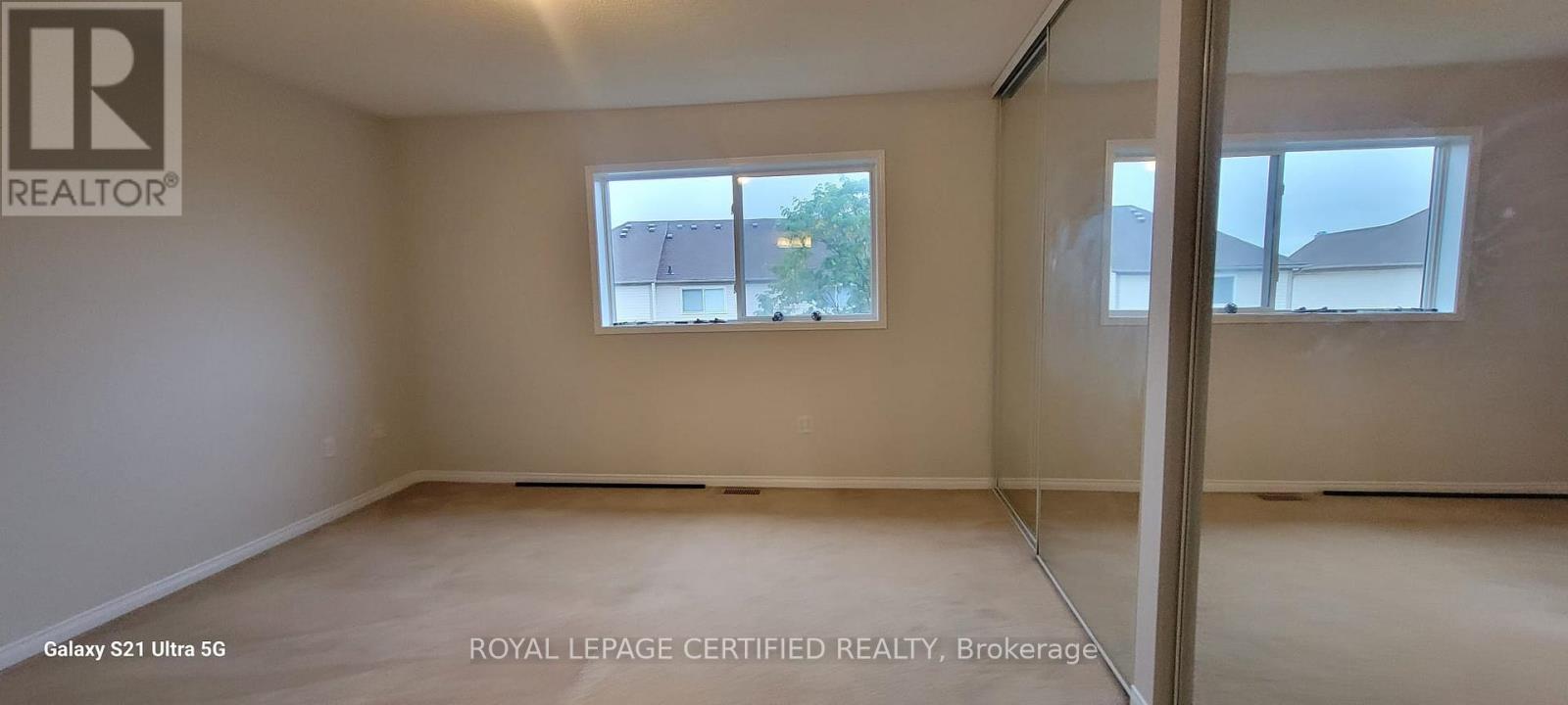 876 Scollard Court, Mississauga, Ontario  L5V 2R5 - Photo 5 - W12957508