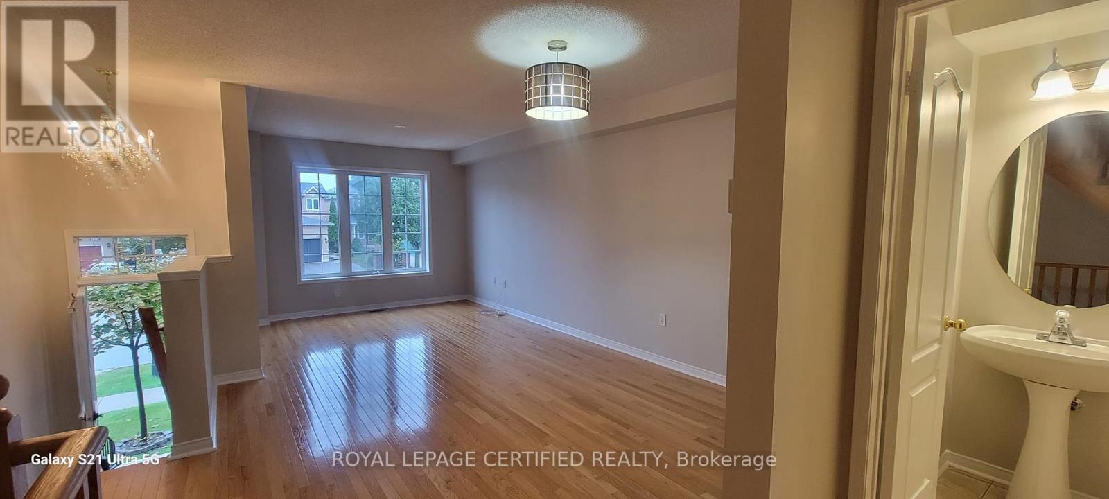 876 Scollard Court, Mississauga, Ontario  L5V 2R5 - Photo 2 - W12957508