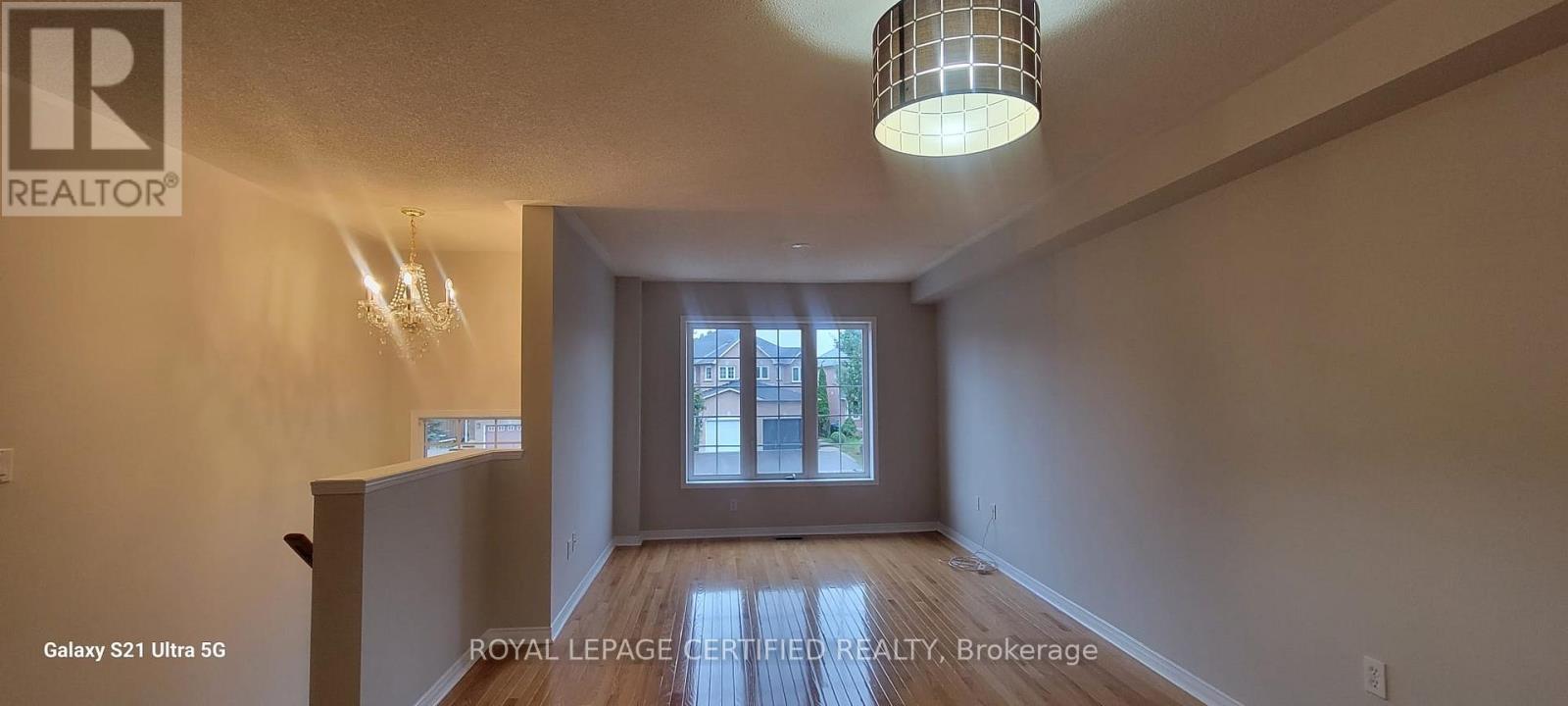 876 Scollard Court, Mississauga, Ontario  L5V 2R5 - Photo 4 - W12957508