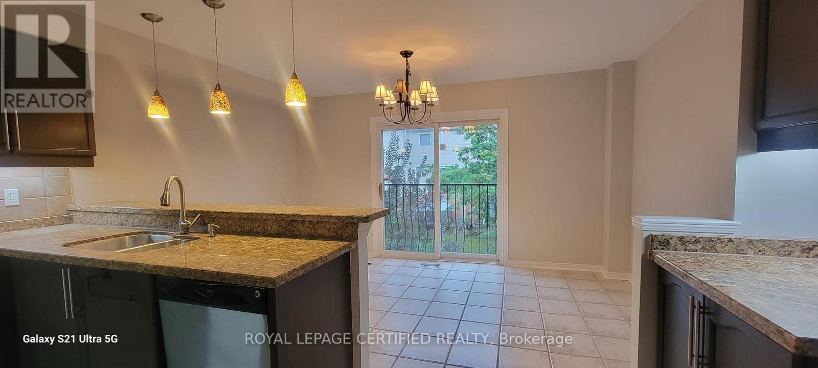 876 Scollard Court, Mississauga, Ontario  L5V 2R5 - Photo 9 - W12957508