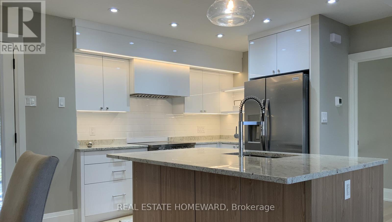 33 Strathcona Drive, St. Catharines, Ontario  L2M 2A8 - Photo 2 - X12853562