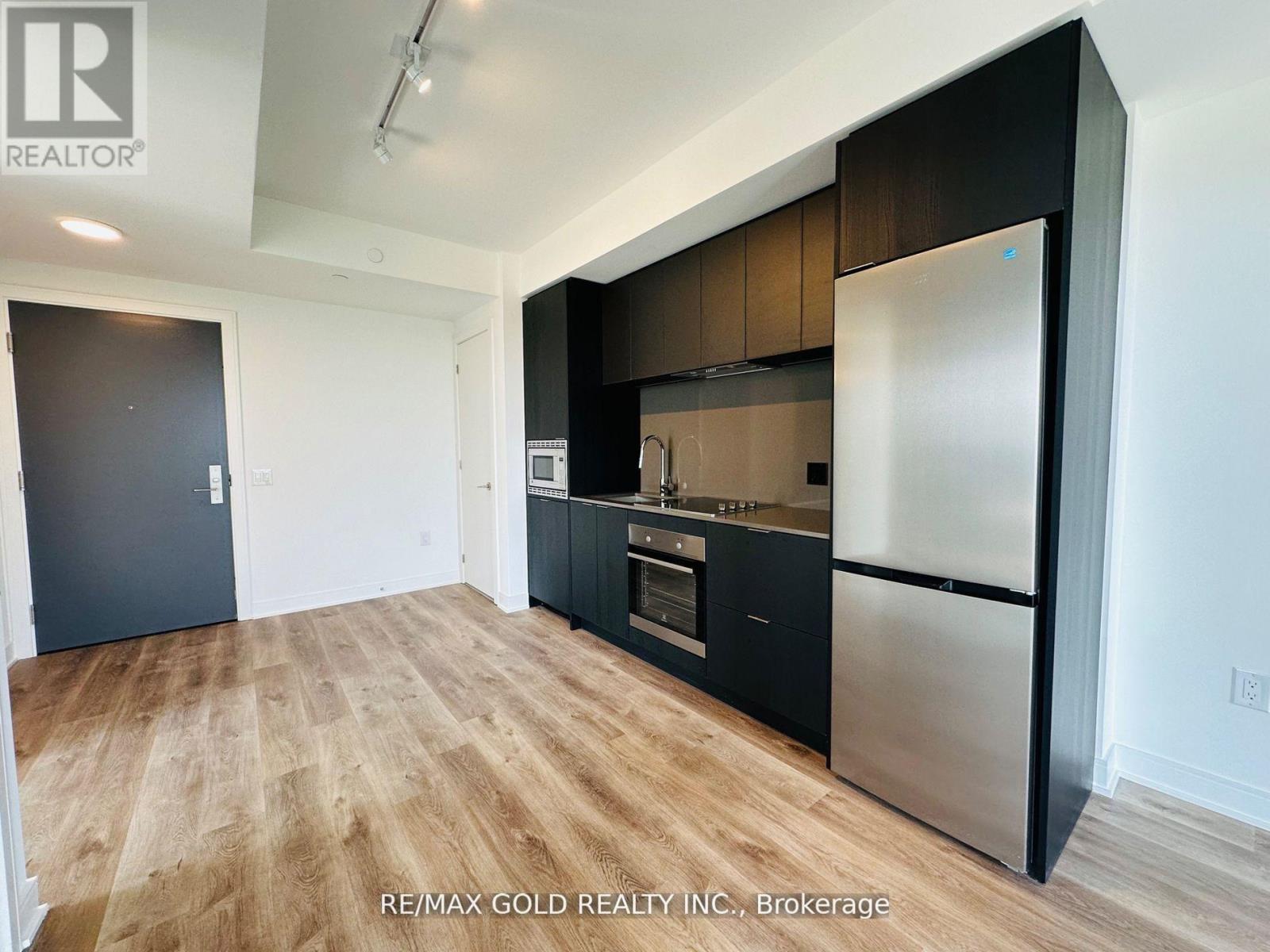 815 - 86 Dundas Street W, Mississauga, Ontario  L5A 1W4 - Photo 2 - W12958686