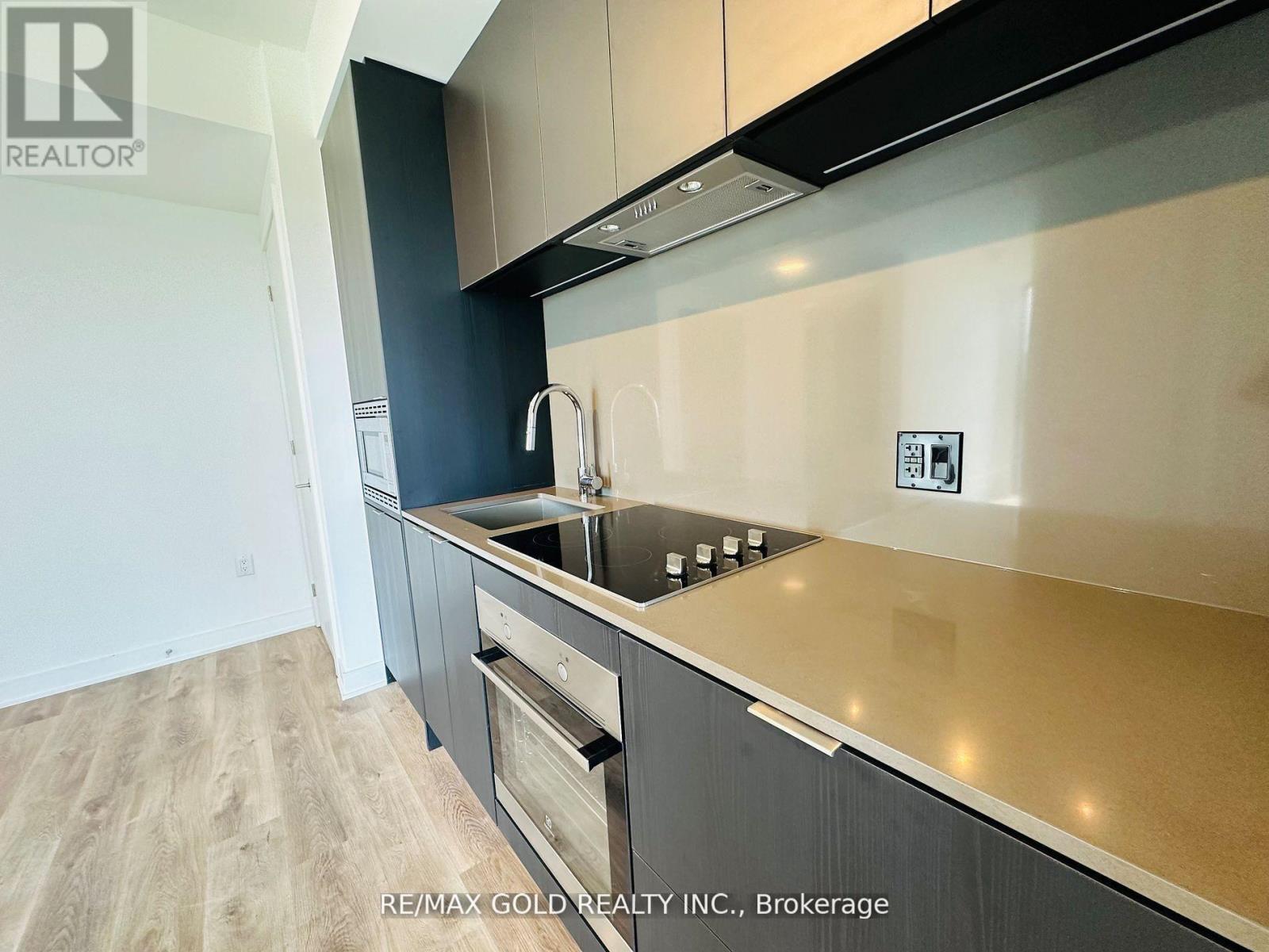 815 - 86 Dundas Street W, Mississauga, Ontario  L5A 1W4 - Photo 3 - W12958686