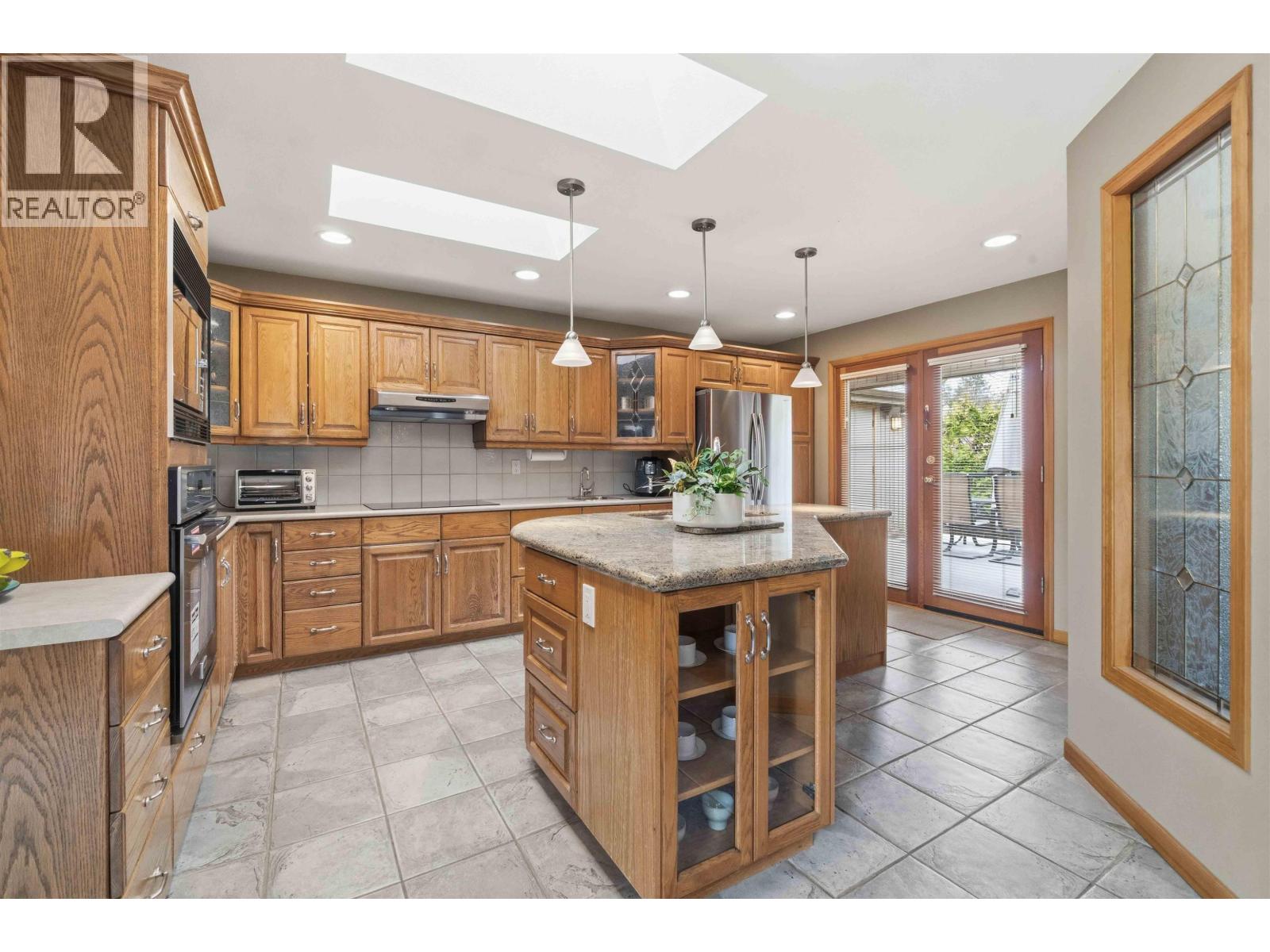 5541 Gilpin Street, Burnaby, British Columbia  V5G 2H8 - Photo 7 - R3104627