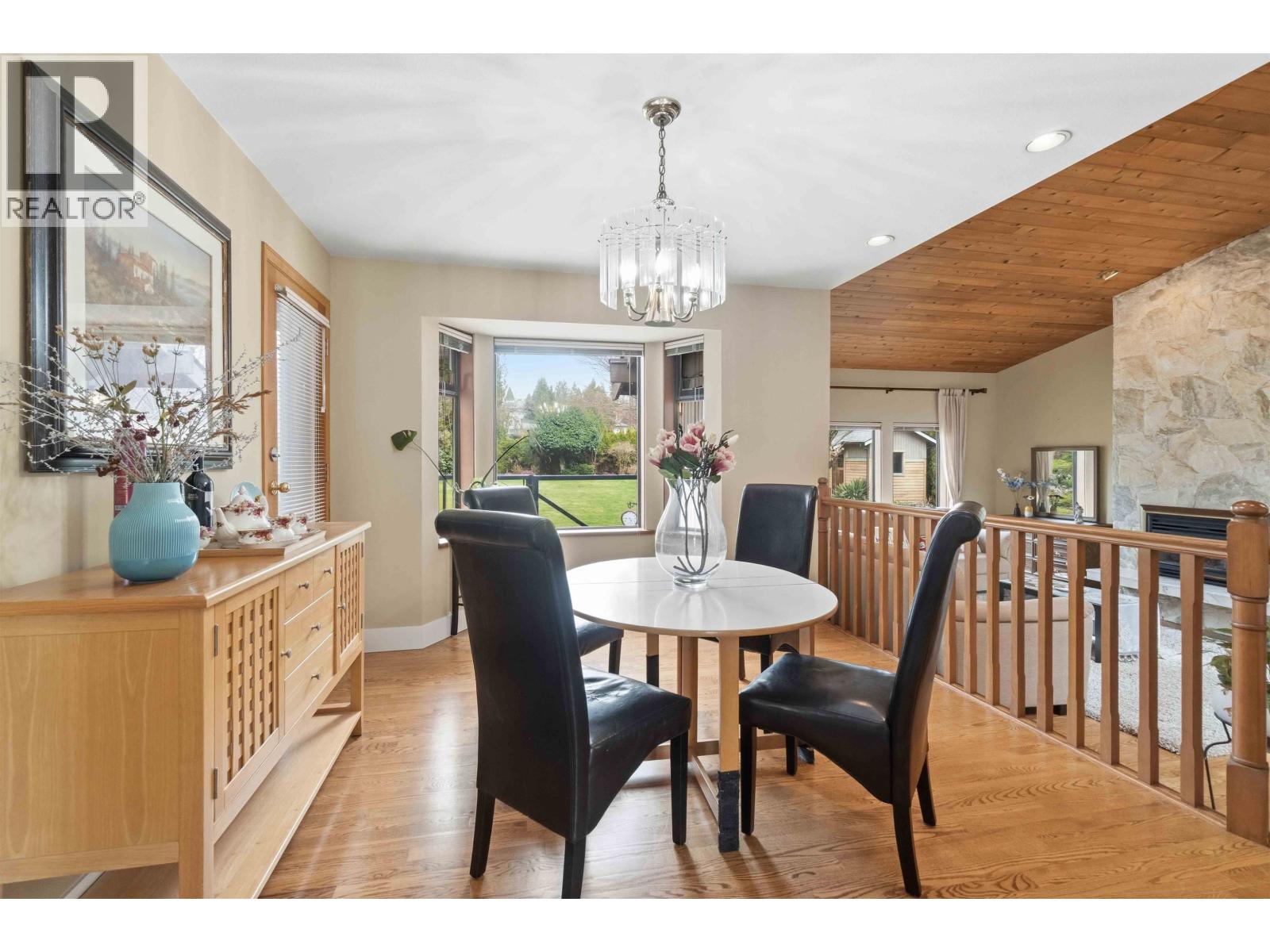 5541 Gilpin Street, Burnaby, British Columbia  V5G 2H8 - Photo 5 - R3104627