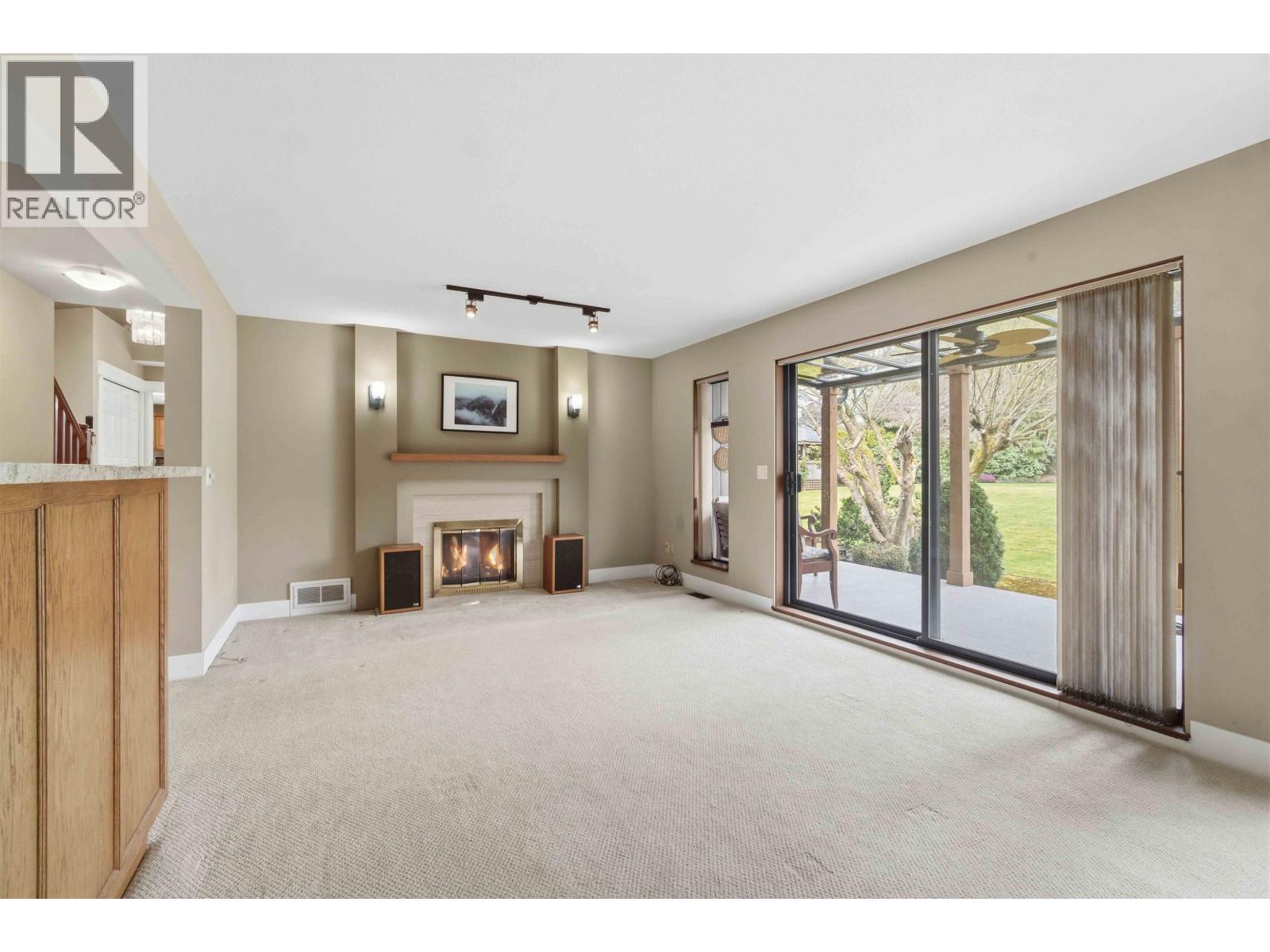 5541 Gilpin Street, Burnaby, British Columbia  V5G 2H8 - Photo 10 - R3104627