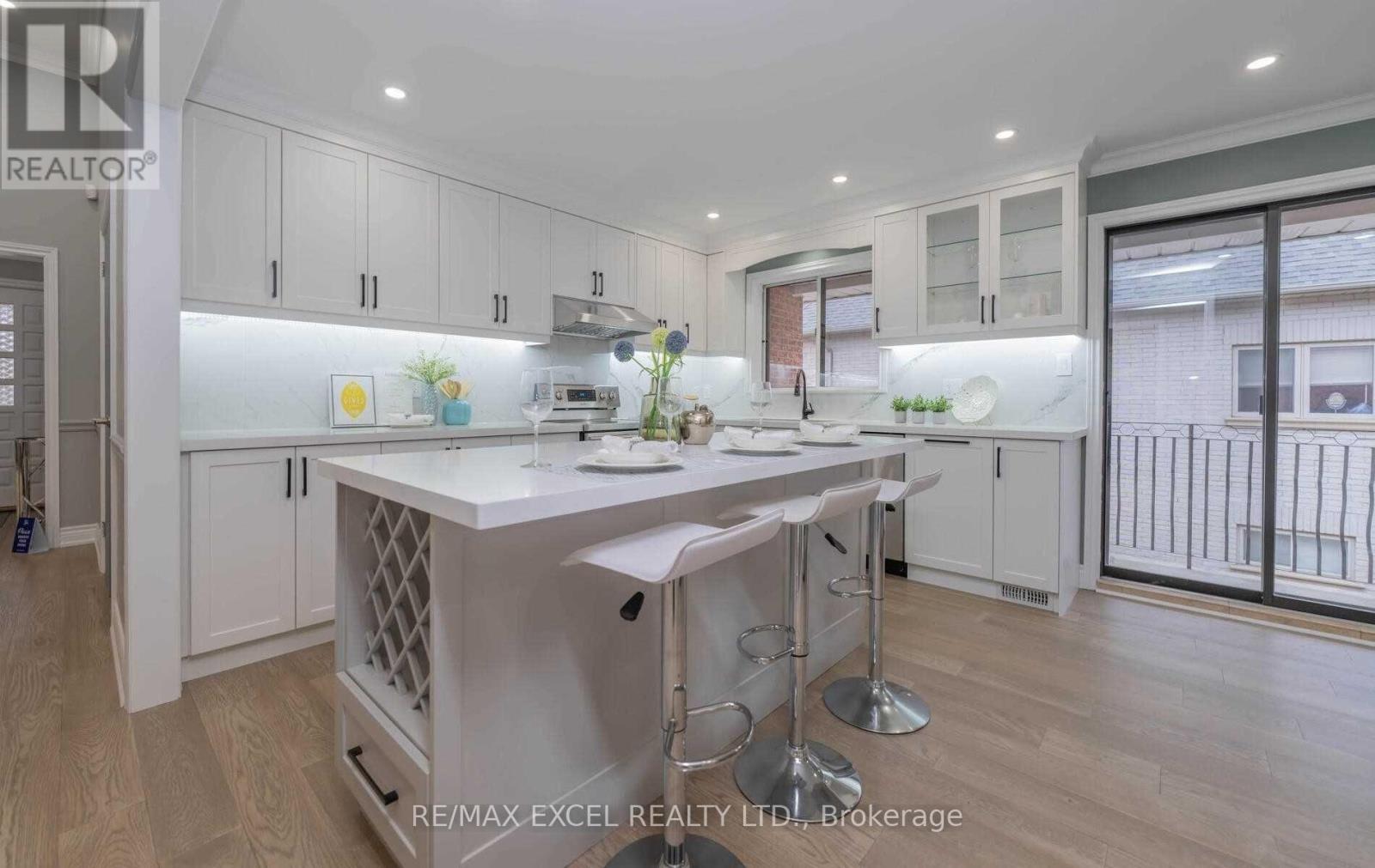 20 Garden Avenue, Richmond Hill, Ontario  L4C 6L9 - Photo 10 - N12924934