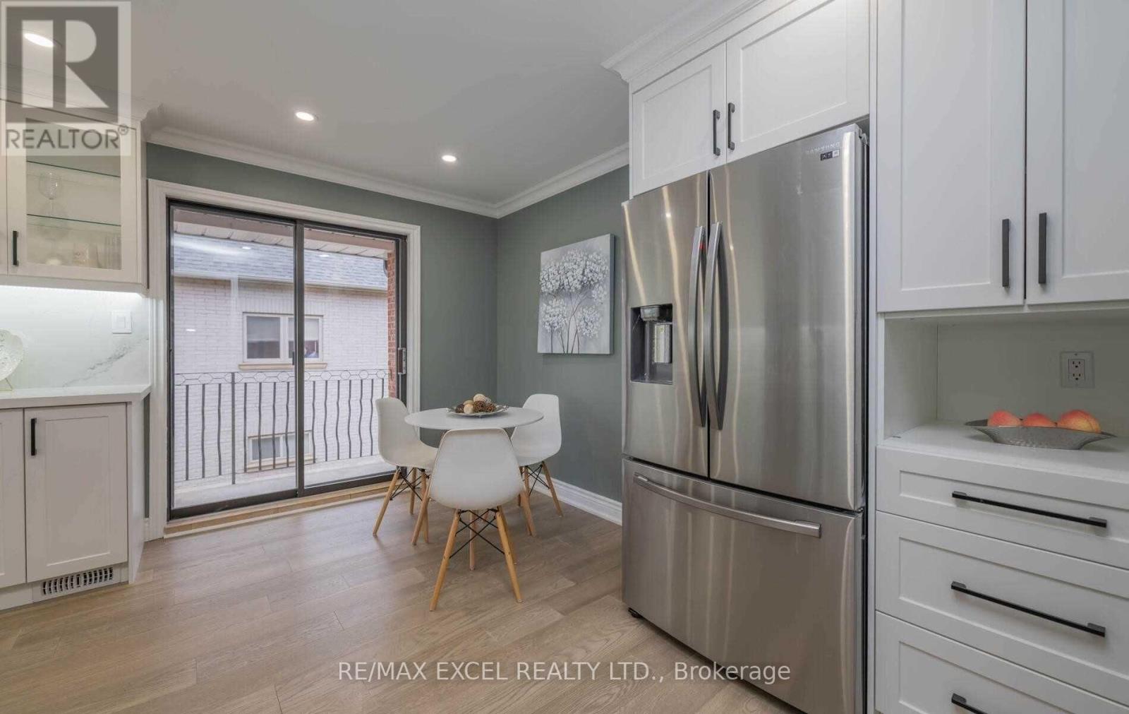 20 Garden Avenue, Richmond Hill, Ontario  L4C 6L9 - Photo 13 - N12924934