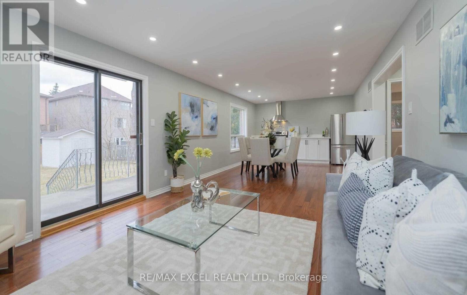 20 Garden Avenue, Richmond Hill, Ontario  L4C 6L9 - Photo 27 - N12924934