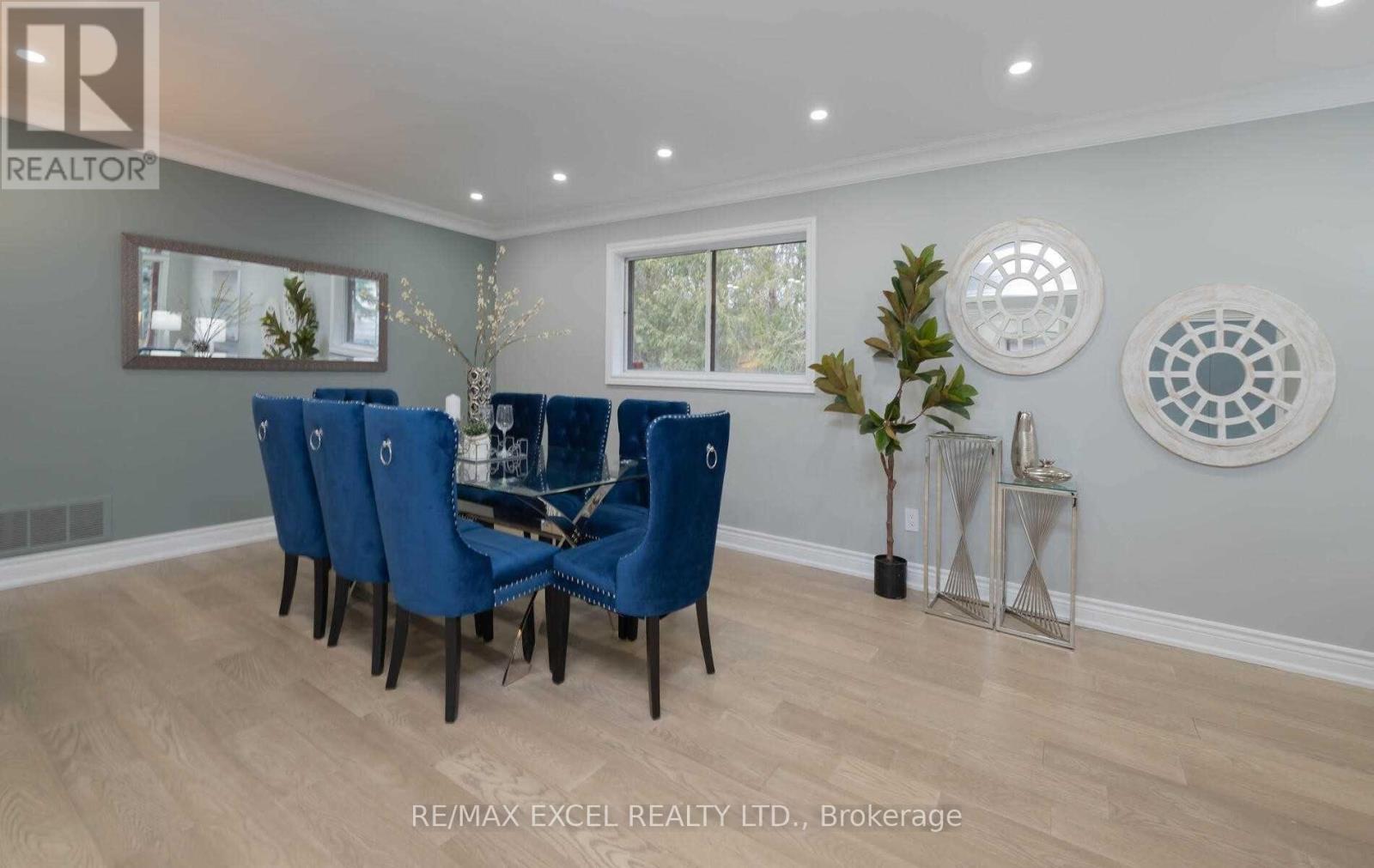 20 Garden Avenue, Richmond Hill, Ontario  L4C 6L9 - Photo 9 - N12924934