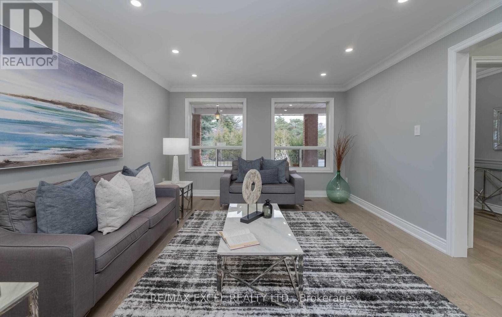 20 Garden Avenue, Richmond Hill, Ontario  L4C 6L9 - Photo 7 - N12924934