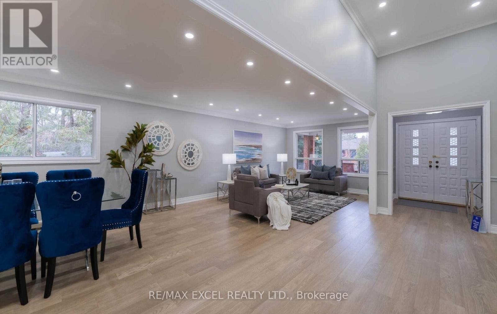 20 Garden Avenue, Richmond Hill, Ontario  L4C 6L9 - Photo 5 - N12924934