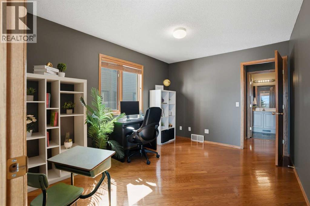 131 Edgebrook Circle NW, Calgary, Alberta  T3A 5A4 - Photo 15 - A2299171