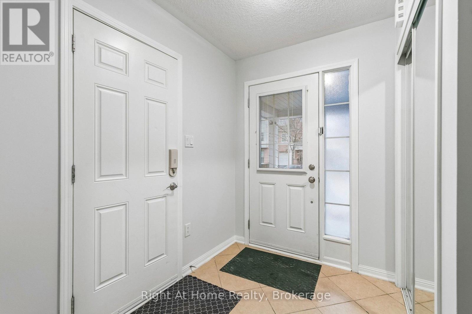 650 Frank Place, Milton, Ontario  L9T 0P8 - Photo 3 - W12958704