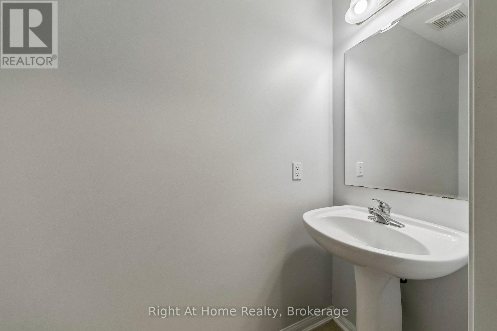 650 Frank Place, Milton, Ontario  L9T 0P8 - Photo 5 - W12958704