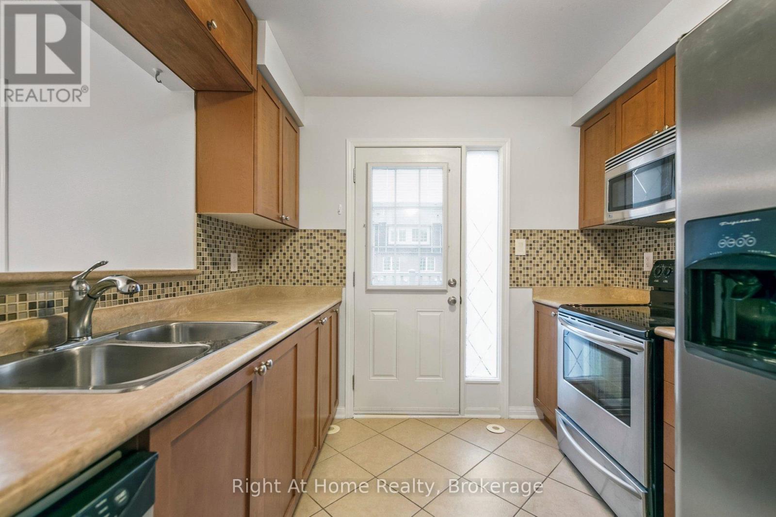 650 Frank Place, Milton, Ontario  L9T 0P8 - Photo 8 - W12958704