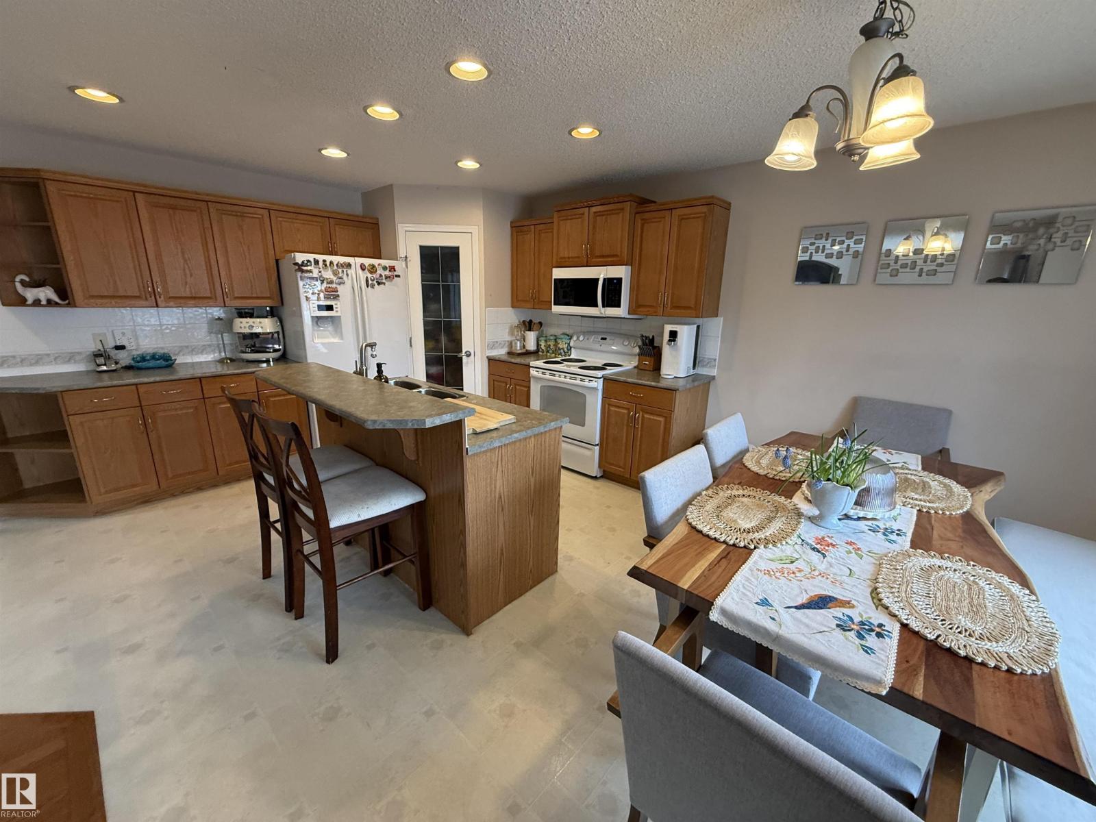 1105 Glastonbury Co Nw, Edmonton, Alberta  T5T 6M7 - Photo 10 - E4478889