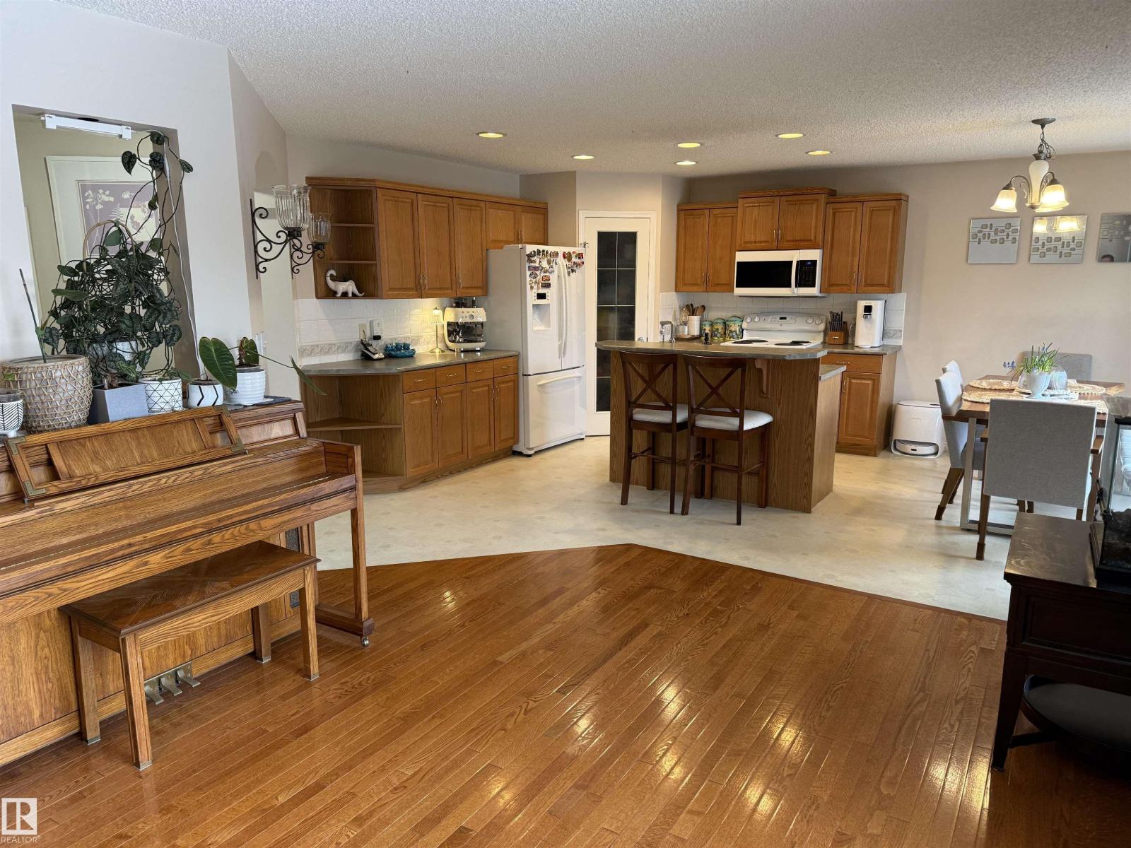 1105 Glastonbury Co Nw, Edmonton, Alberta  T5T 6M7 - Photo 15 - E4478889