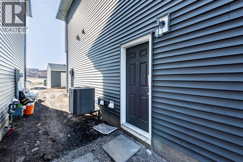 671 Wolf Willow Boulevard SE, Calgary, Alberta  T2X 5R2 - Photo 3 - A2299111