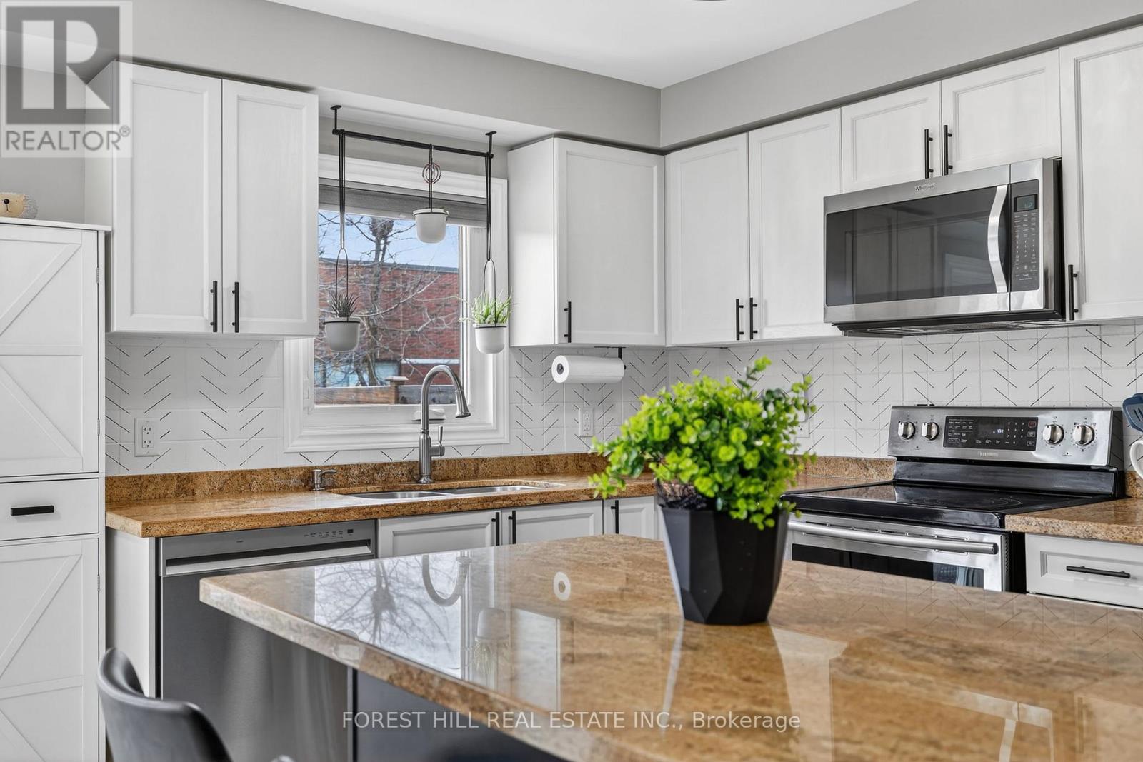 102 Majesty Boulevard, Barrie, Ontario  L4M 0E5 - Photo 11 - S12958698