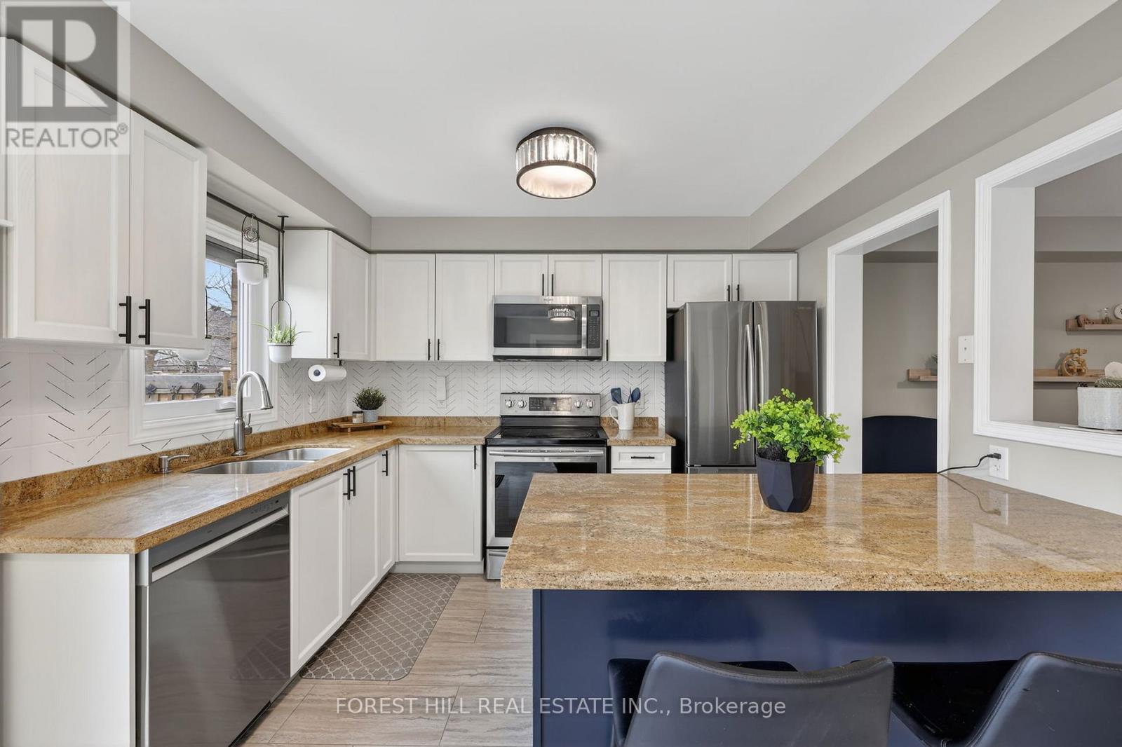 102 Majesty Boulevard, Barrie, Ontario  L4M 0E5 - Photo 9 - S12958698