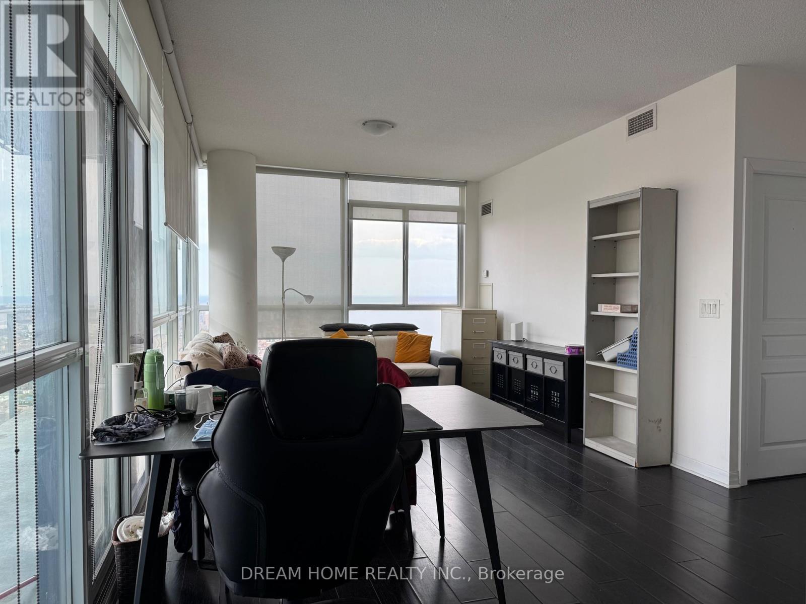 2407 - 225 Webb Drive, Mississauga, Ontario  L5B 4P2 - Photo 2 - W12958688