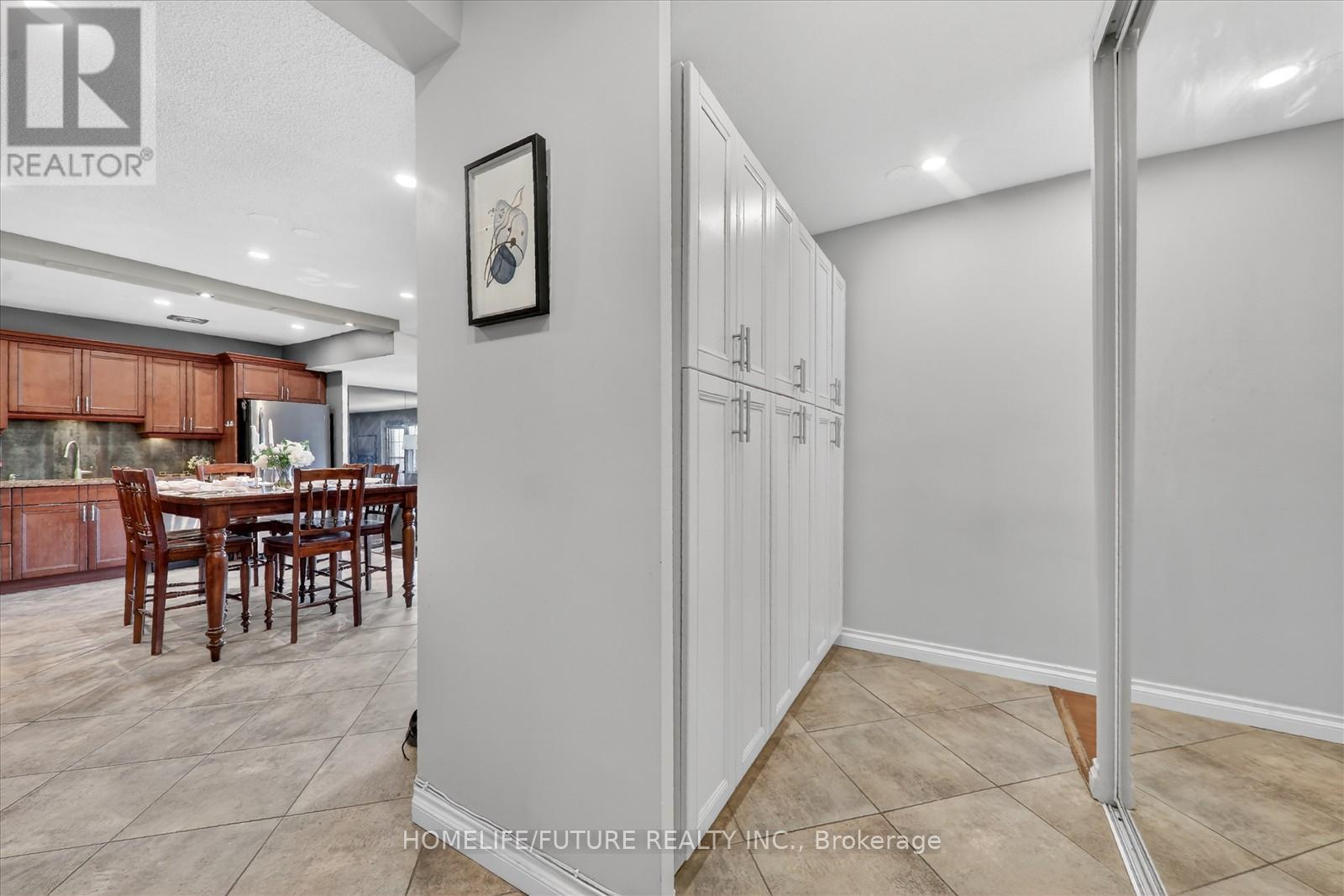 704 - 15 Elizabeth Street N, Mississauga, Ontario  L5G 2Z3 - Photo 10 - W12958714