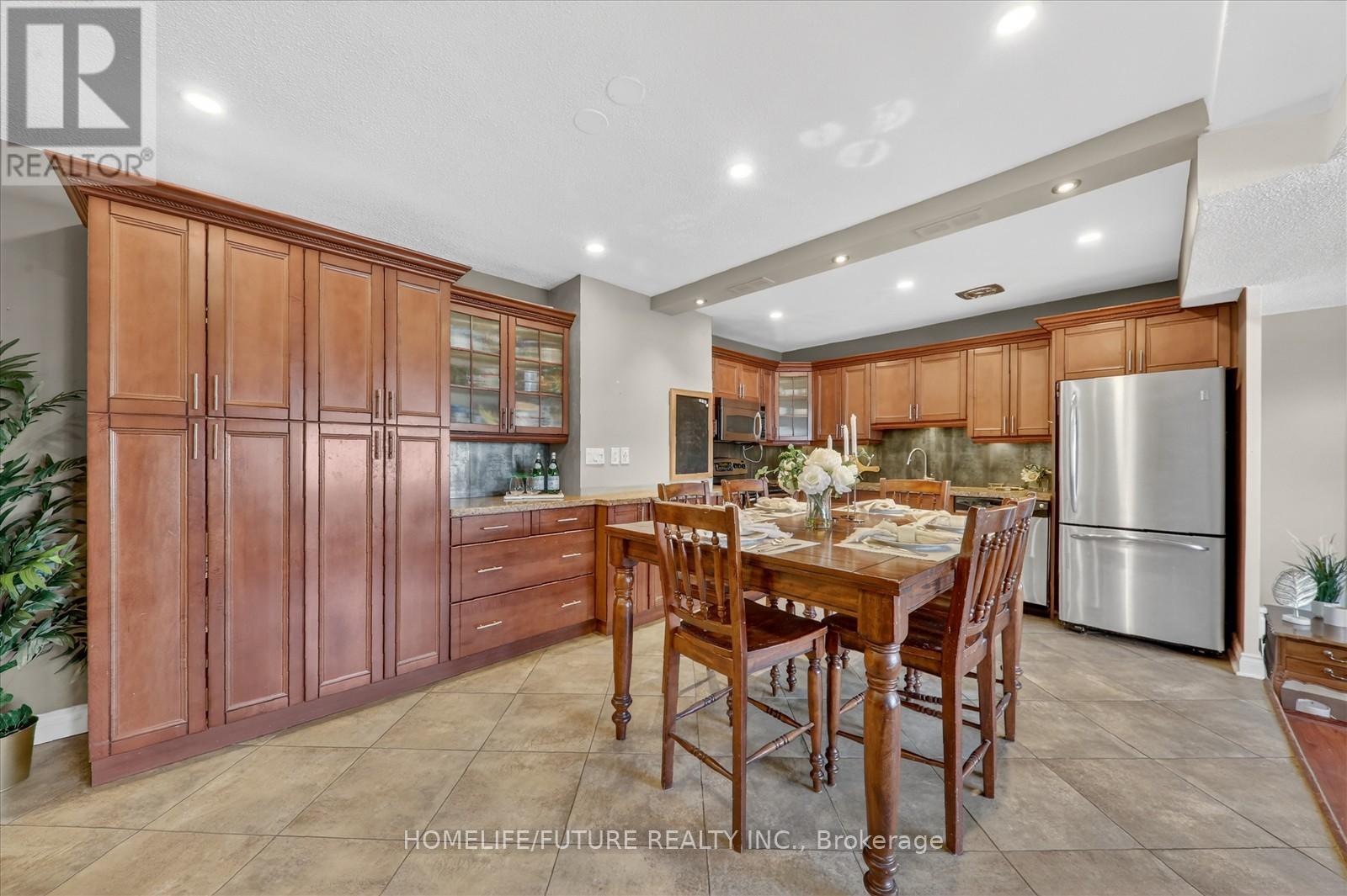 704 - 15 Elizabeth Street N, Mississauga, Ontario  L5G 2Z3 - Photo 12 - W12958714