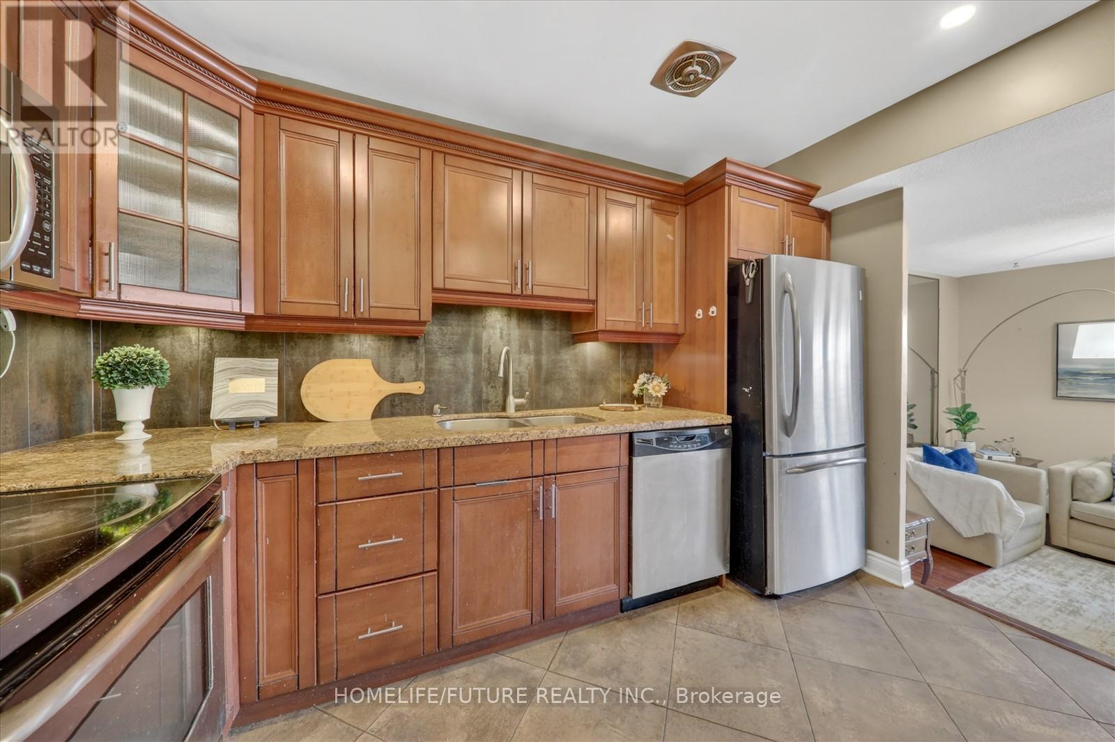 704 - 15 Elizabeth Street N, Mississauga, Ontario  L5G 2Z3 - Photo 15 - W12958714