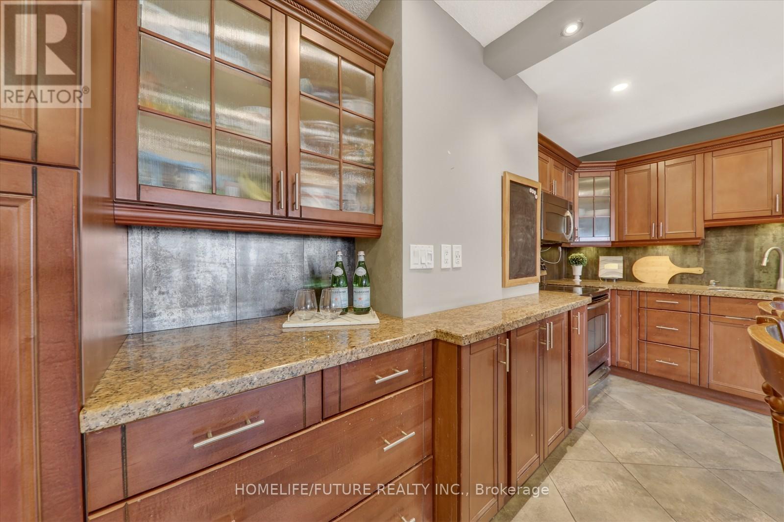 704 - 15 Elizabeth Street N, Mississauga, Ontario  L5G 2Z3 - Photo 16 - W12958714