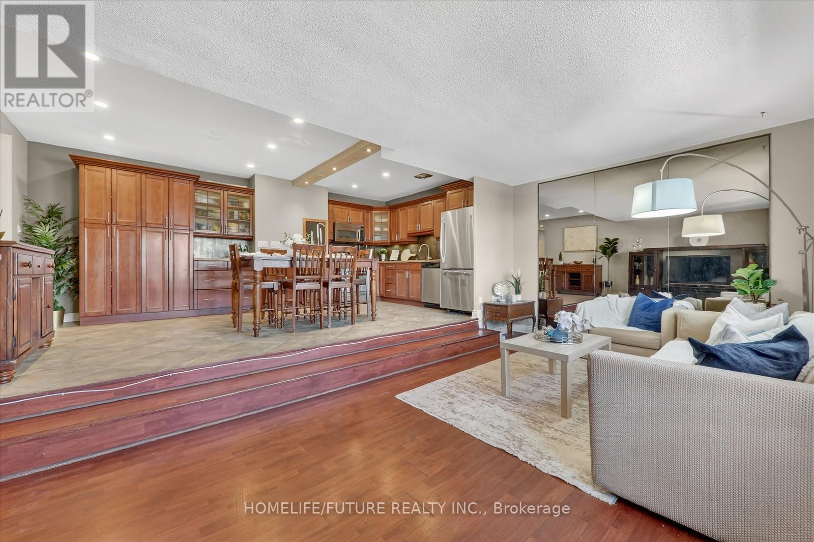 704 - 15 Elizabeth Street N, Mississauga, Ontario  L5G 2Z3 - Photo 19 - W12958714