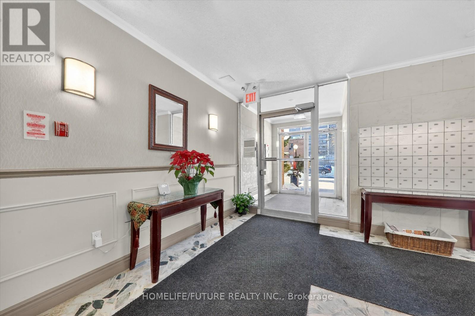 704 - 15 Elizabeth Street N, Mississauga, Ontario  L5G 2Z3 - Photo 5 - W12958714