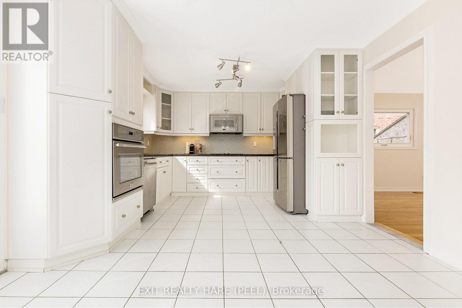 6 Ruth Avenue, Brampton, Ontario  L6Z 3X4 - Photo 14 - W12944780