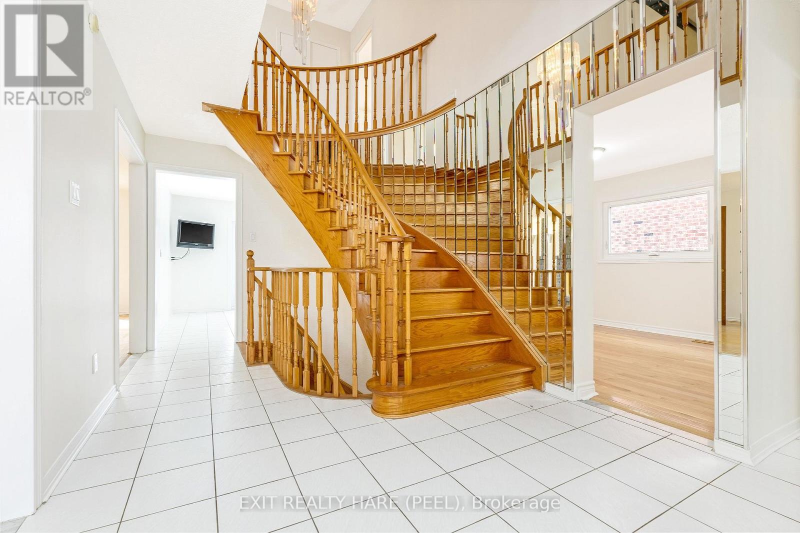 6 Ruth Avenue, Brampton, Ontario  L6Z 3X4 - Photo 7 - W12944780