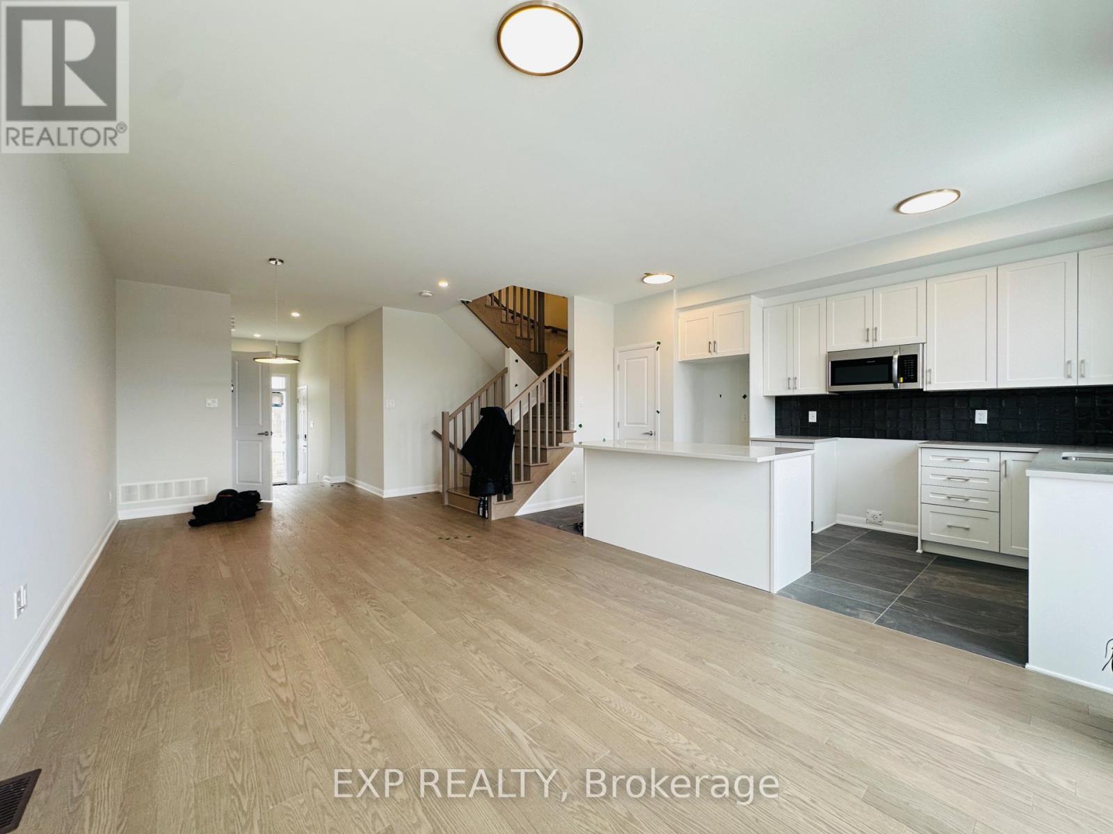 271 Bankside Way, Ottawa, Ontario  K2J 7M8 - Photo 5 - X12958730