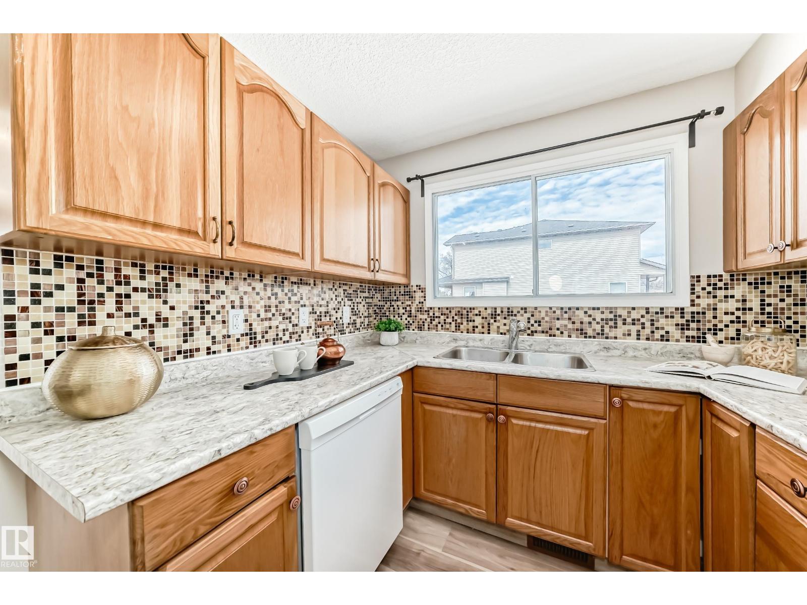 10329 150 St Nw, Edmonton, Alberta  T5P 1P6 - Photo 11 - E4480736