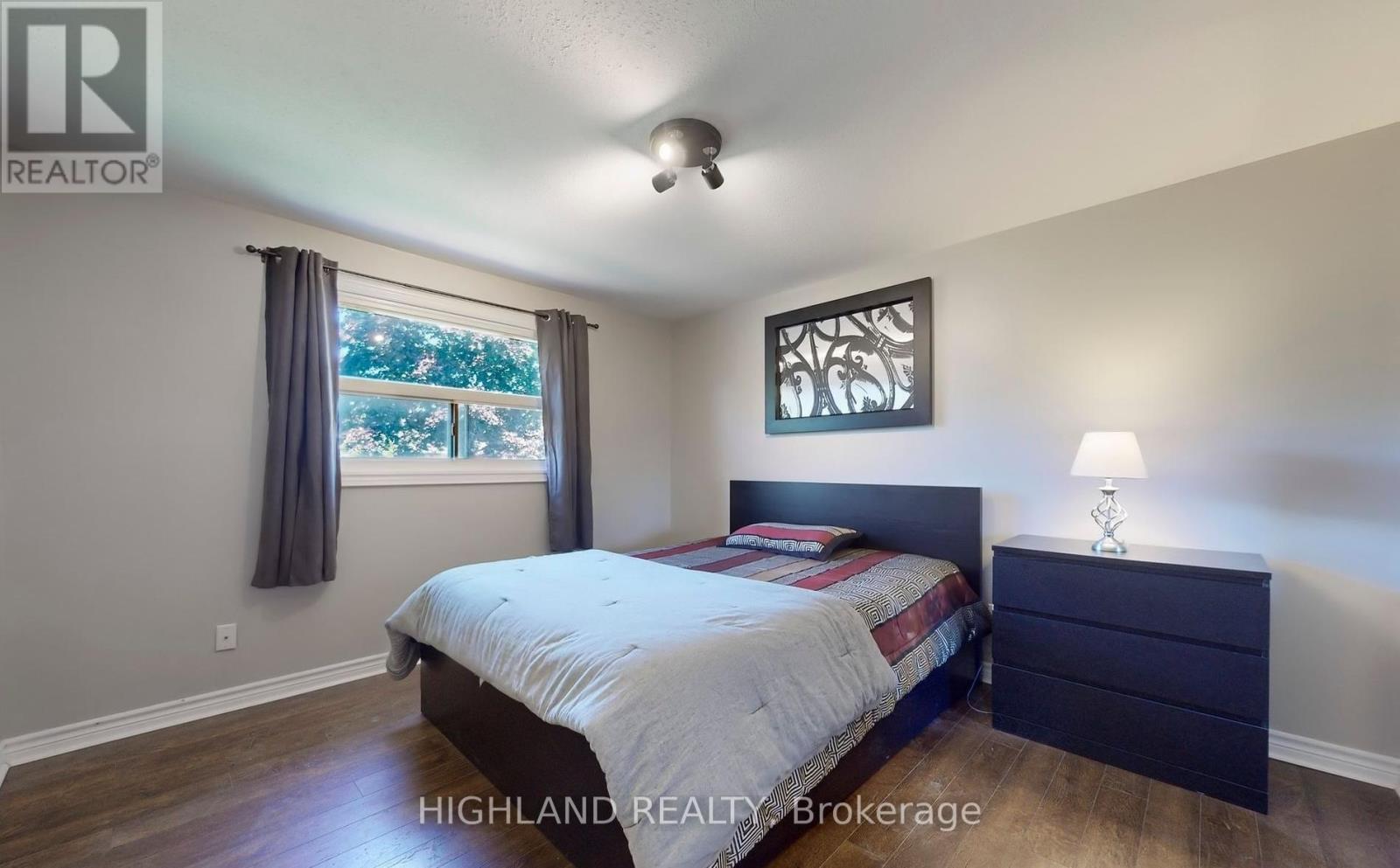 1139 Shadeland Drive, Mississauga, Ontario  L5C 1P2 - Photo 10 - W12958720