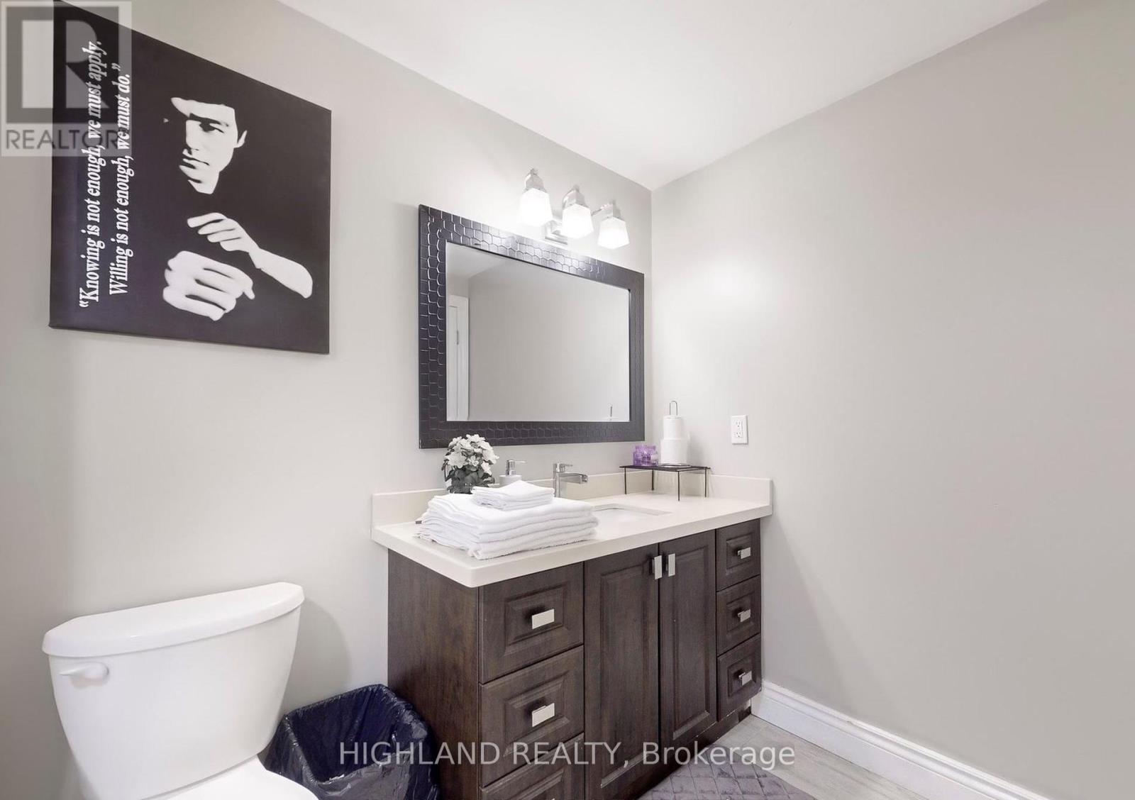 1139 Shadeland Drive, Mississauga, Ontario  L5C 1P2 - Photo 14 - W12958720