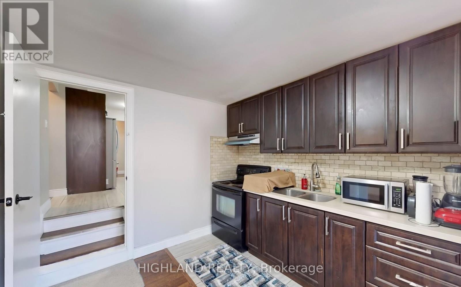 1139 Shadeland Drive, Mississauga, Ontario  L5C 1P2 - Photo 16 - W12958720