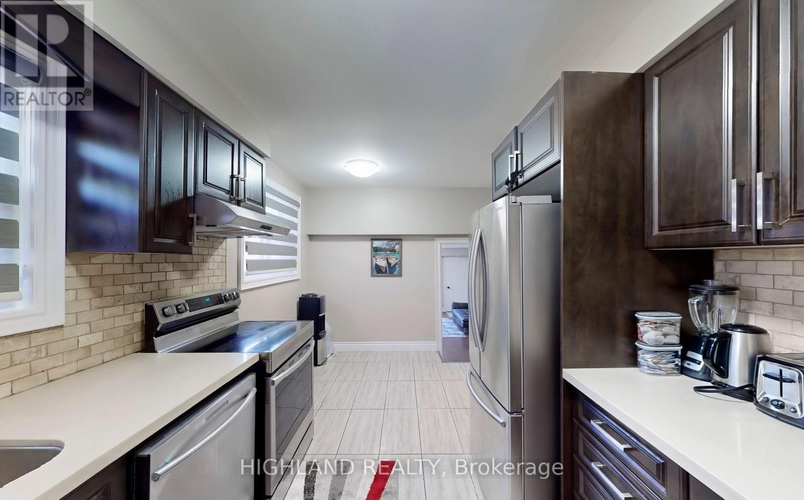 1139 Shadeland Drive, Mississauga, Ontario  L5C 1P2 - Photo 6 - W12958720