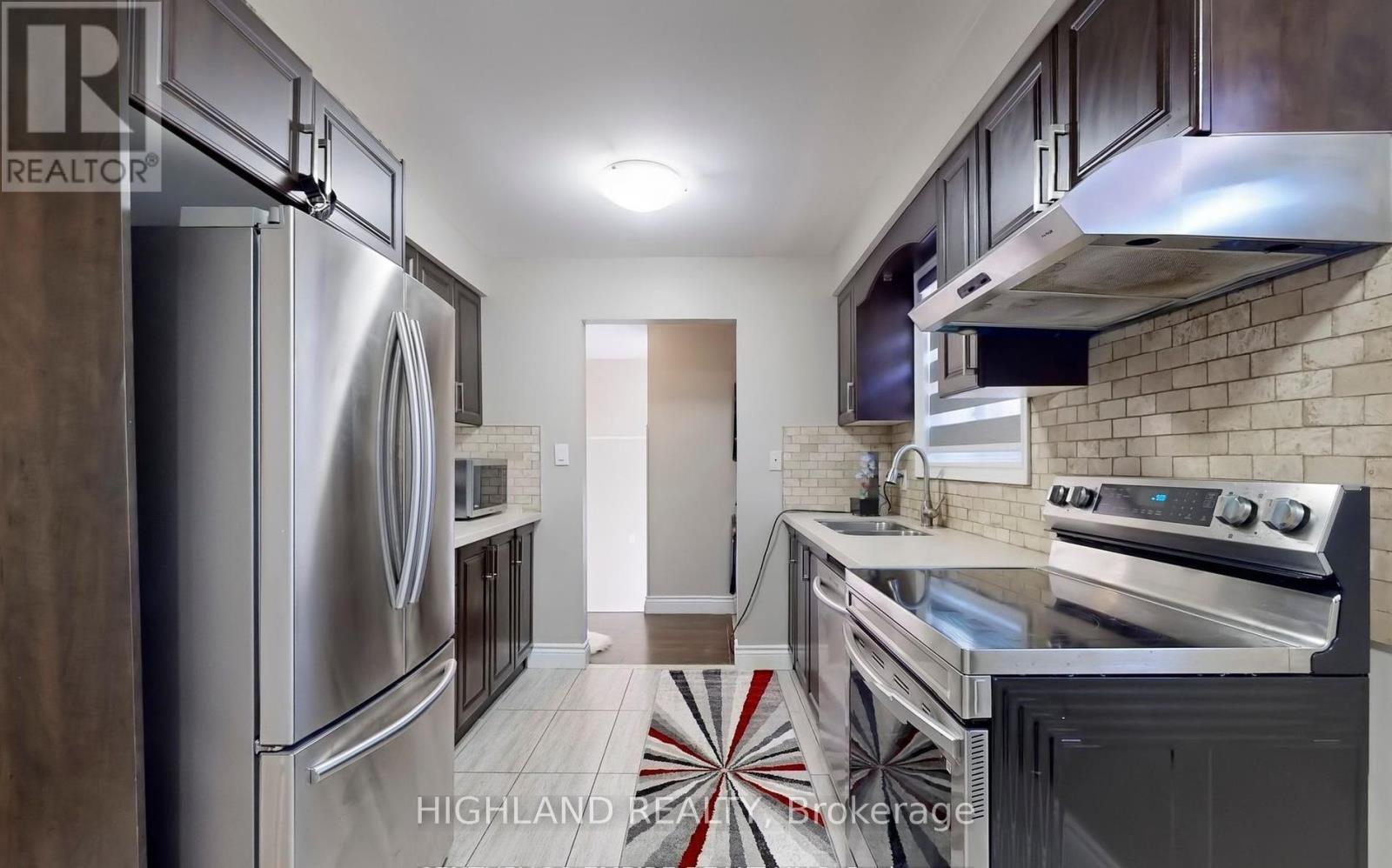 1139 Shadeland Drive, Mississauga, Ontario  L5C 1P2 - Photo 7 - W12958720