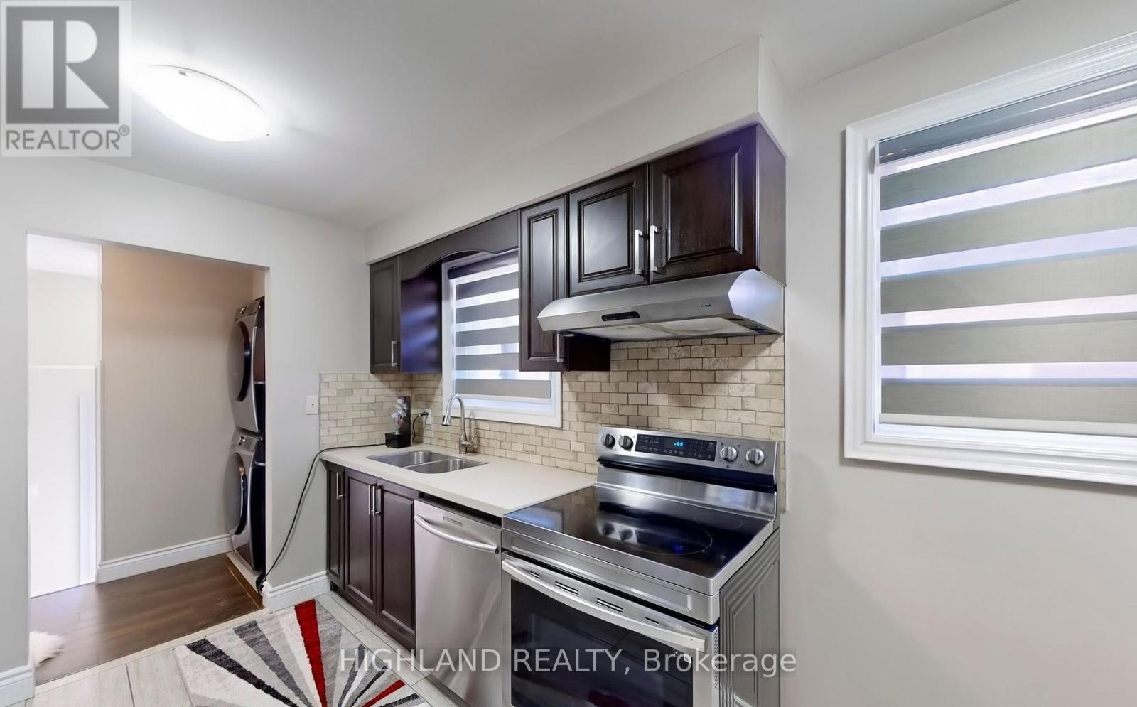 1139 Shadeland Drive, Mississauga, Ontario  L5C 1P2 - Photo 8 - W12958720