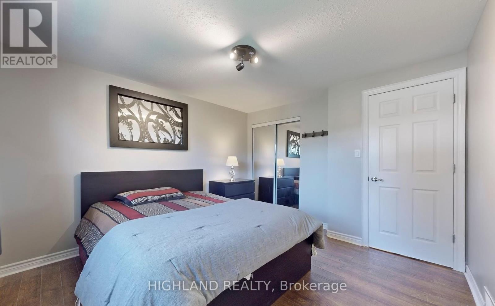 1139 Shadeland Drive, Mississauga, Ontario  L5C 1P2 - Photo 9 - W12958720