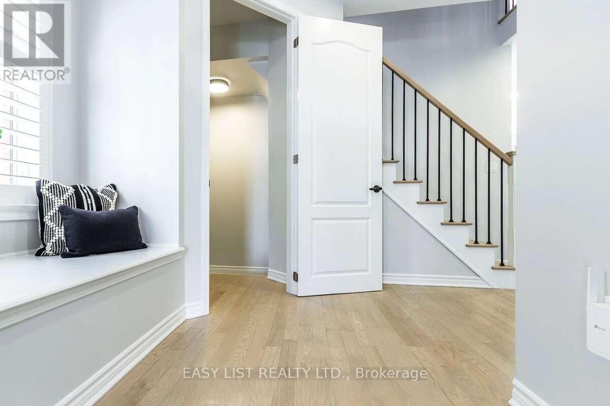 868 Paupst Place, Milton, Ontario  L9T 8S4 - Photo 4 - W12958732