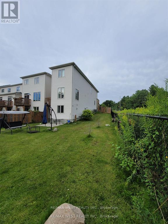 82 Greenwood Drive, Essa, Ontario  L0M 1B4 - Photo 11 - N12958746